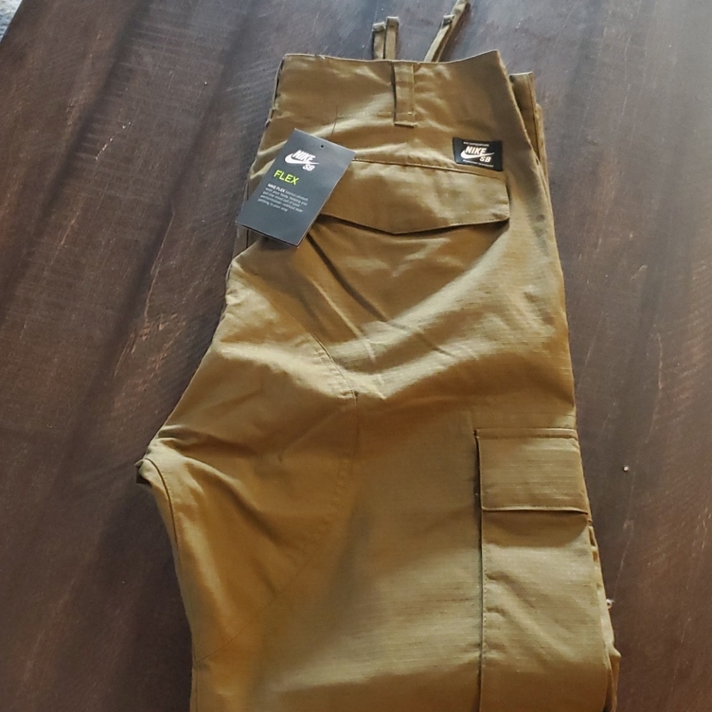 Nike SB Flex Fit  FTM Cargo Pant  NWT